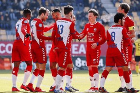 AYX爱游戏中国-清晨那不勒斯备战荷甲，战术微调细节曝光，信心回归，高层口径保持一致(拉齐奥与那不勒斯的激情碰撞)