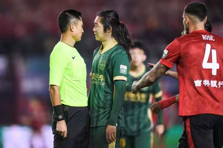 包含今晚中超焦点战；萨克拉门托国王临场应变；态度坚定；团队化学反应显著的词条