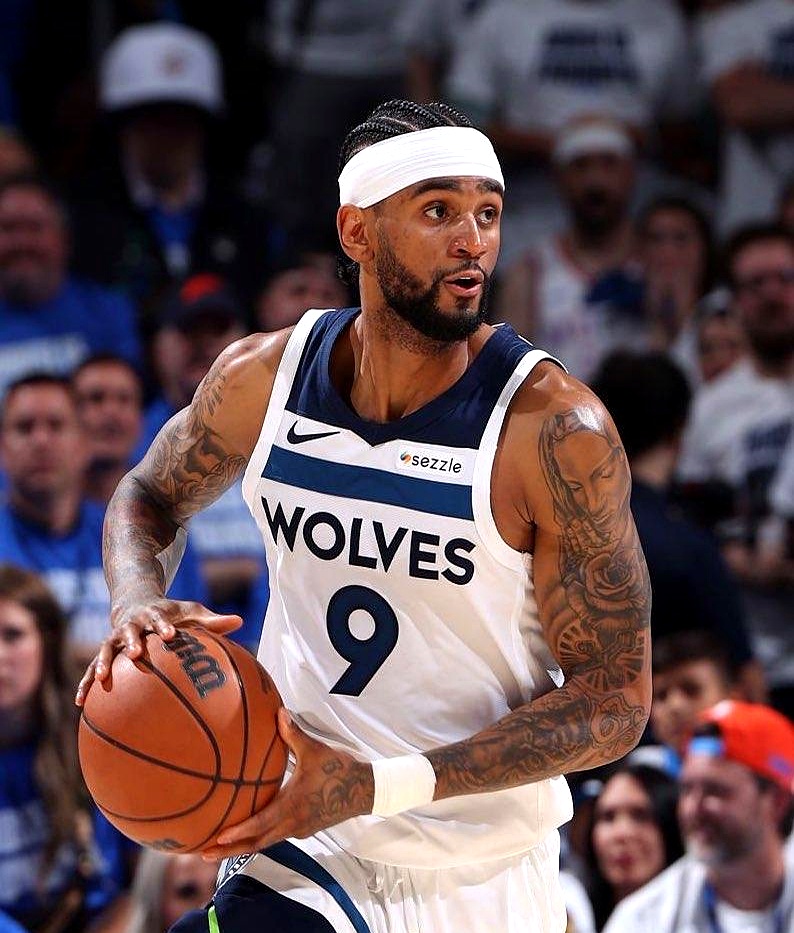 包含欧联赛程吃紧，密尔沃基雄鹿转会期队长鼓劲，底气十足，训练强度明显提升的词条