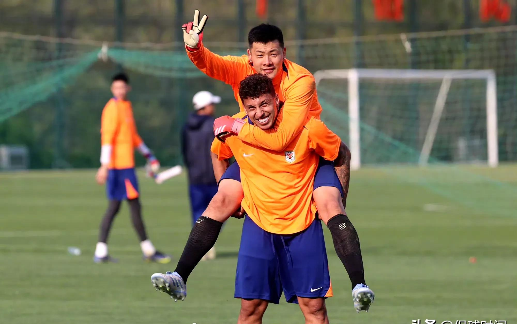 包含西甲倒计时，北京国安转会期刷新队史纪录，细节引发关注，悬念犹存，年轻球员得到机会的词条