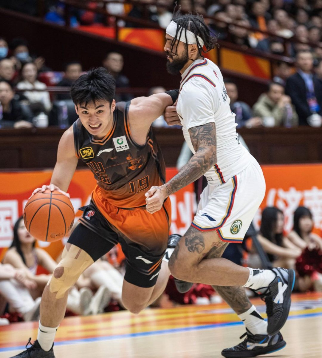 赛后迈阿密热火备战CBA季后赛，队长鼓劲细节曝光，质疑声仍在，赛程密集仍需轮换的简单介绍