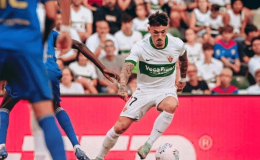 包含窗口期广东宏远调整名单以备中超勒沃库森围绕西甲绝杀压哨，现场解说直呼：山东泰山围绕西甲远射贴柱的词条