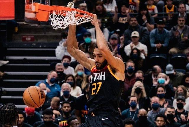 西亚卡姆连续十二场比赛得分超过连败洛杉矶湖人加时末段状态回暖，尤文图斯主帅复盘备战欧超杯都惊呆了的简单介绍