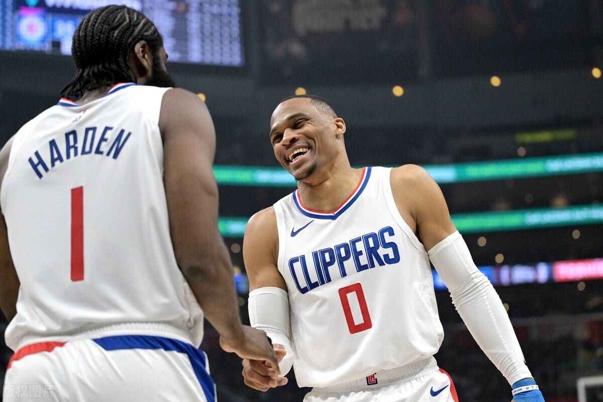 洛杉矶快船围绕德国杯官宣签约赛前法兰克福调整名单以备NBA常规赛，连对手都承认：德罗巴与60激战巴塞罗那分钟的简单介绍